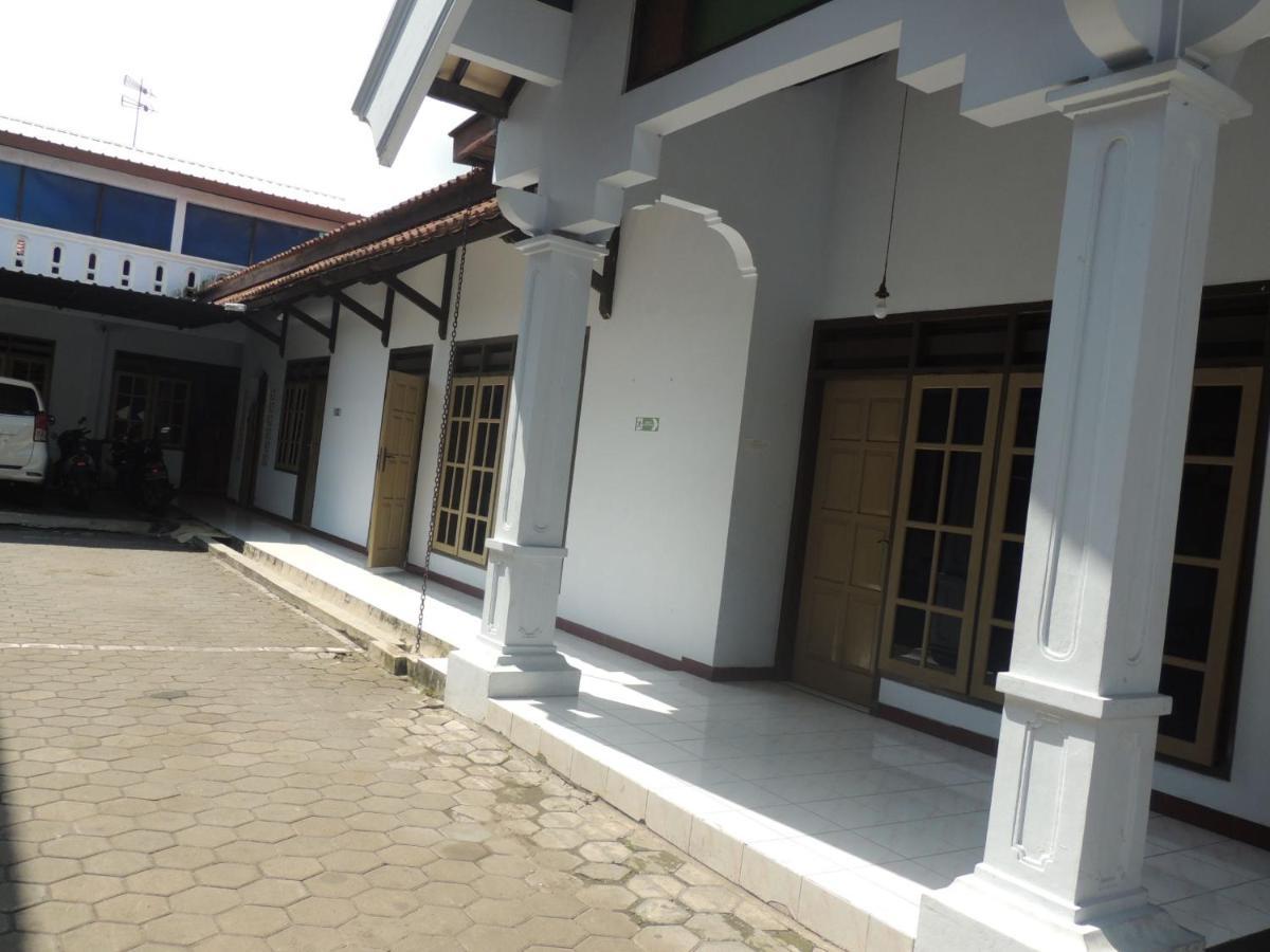 Hotel Sejahtera Kebumen Extérieur photo